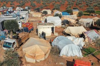 In Northwest Syria, Mercy Corps teams provide water and hygiene support to an encampment for people forced from their homes by violence.