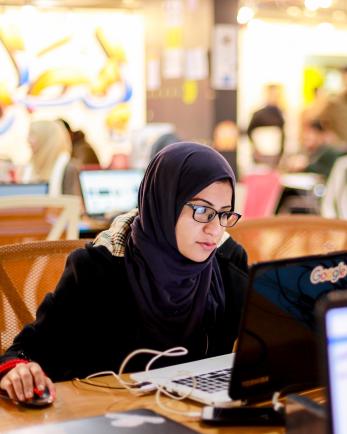 woman in Gaza on her computer