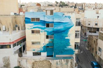 The “Hold Water” street art project raised awareness of water scarcity in Jordan. Artists Jonathan Darby and Wesam Shadid received feedback from communities in Jerash for this concept of a woman made up of water.