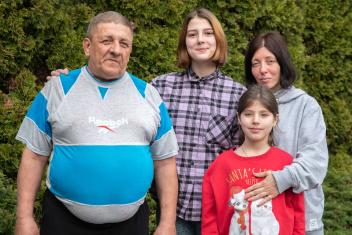 Anjela Rabova (far right), stands with her father, Artyr, and two daughters. After sheltering in a cold, dark basement below their home, they fled Kharkiv to arrive in Warsaw, Poland. They are staying in a room funded by a Mercy Corps partner organization. “Life is divided into before and after [the war]. We need to start life from the beginning,” said Anjela. 